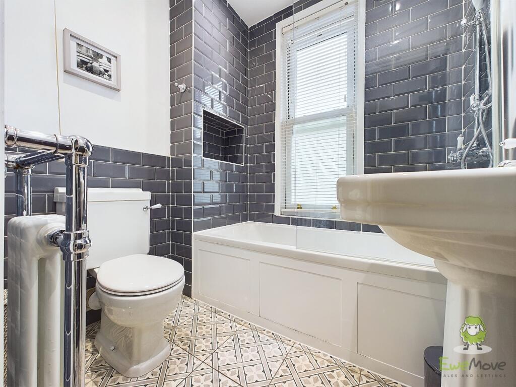 CAM01543G0-PR0103-STILL037