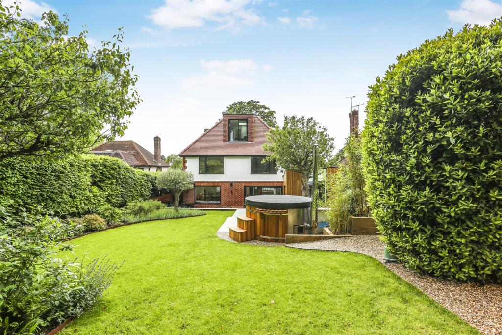 1249733894 - 43 Green Curve, SM7 - 51.jpg