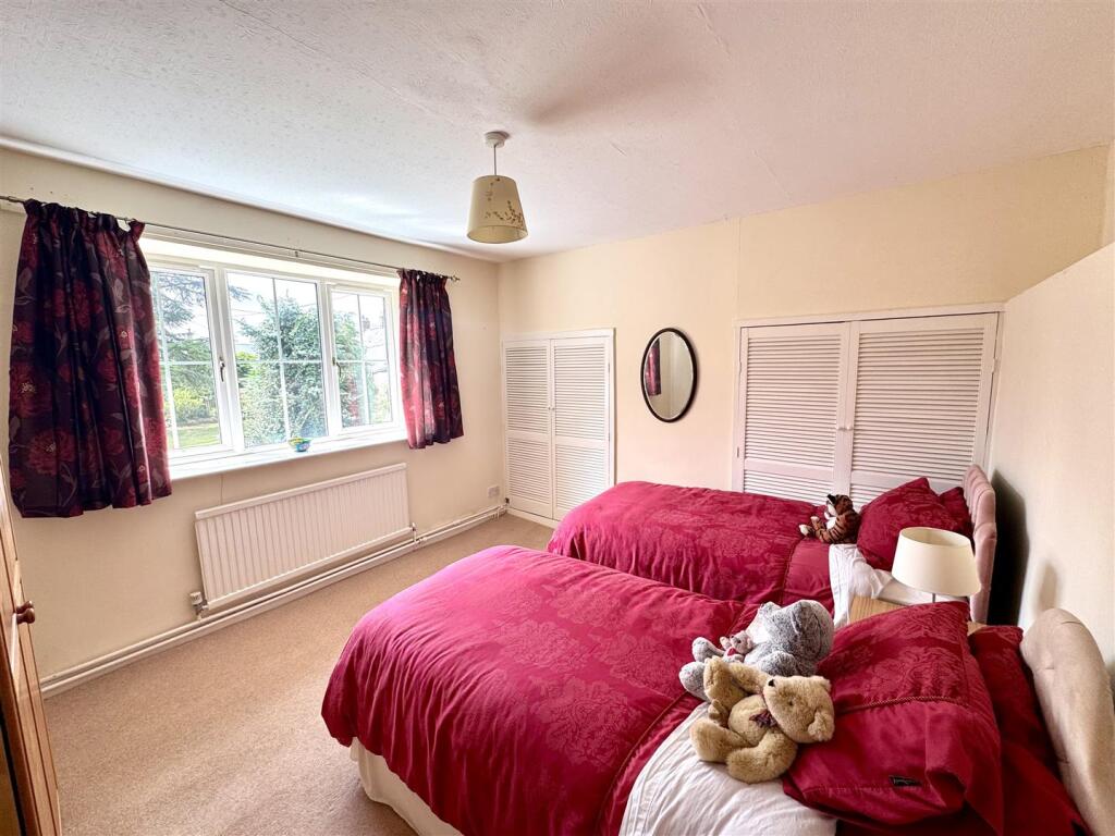 BEDROOM 2