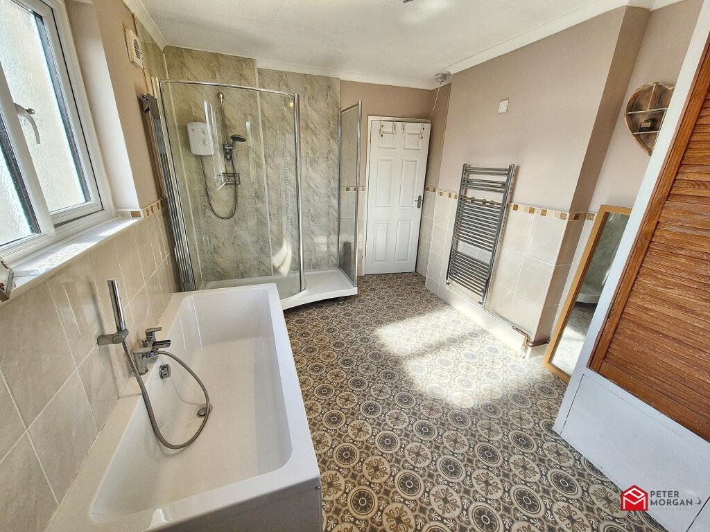 Bath &amp; Shower Room