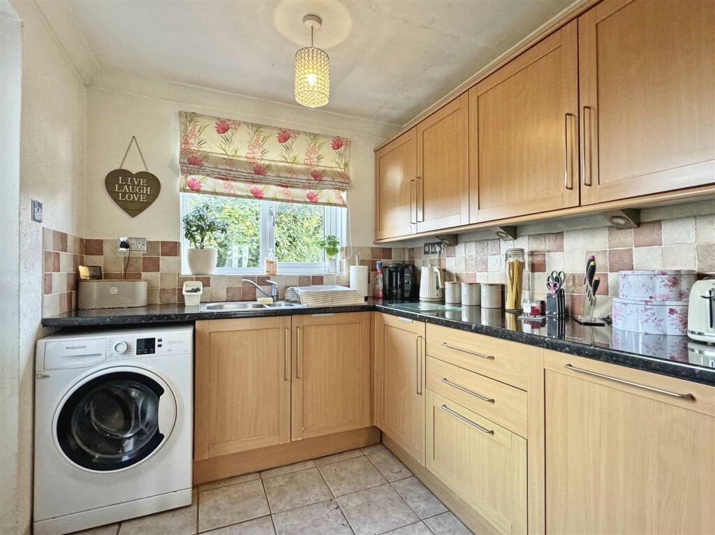 Kitchen d.jpg