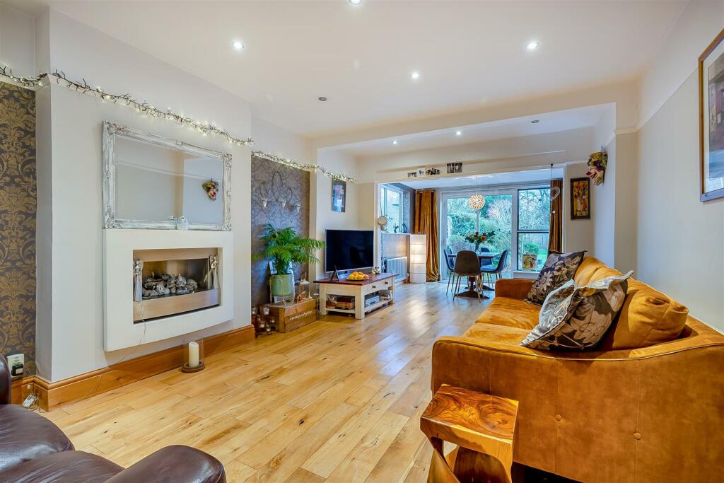 8584063-interior09.jpg