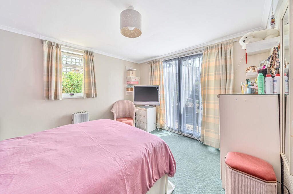 1306952-3-684bf71...