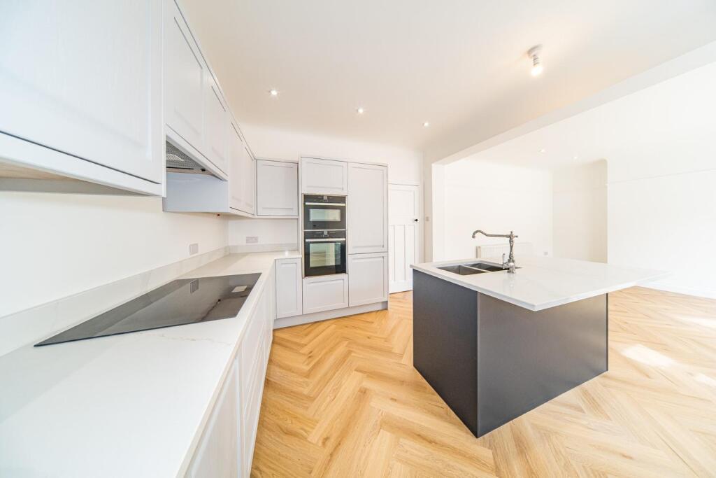 6 stanley crescent kitchen 3.jpg