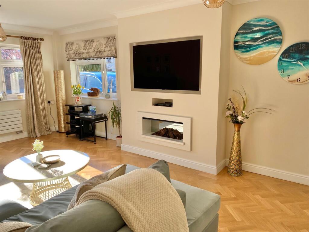 Bedroom 4 / Living Room