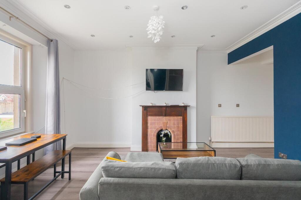 F5F6FCM - Lounge Diner A.jpg