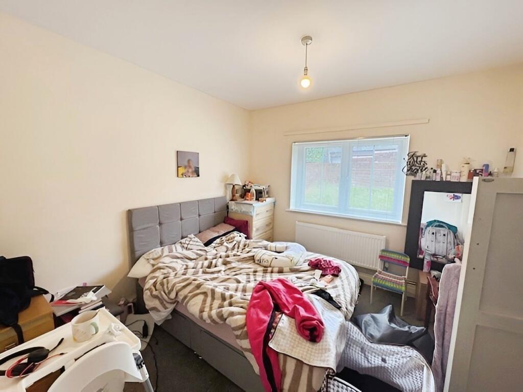 7ea4ea02-Bedroom