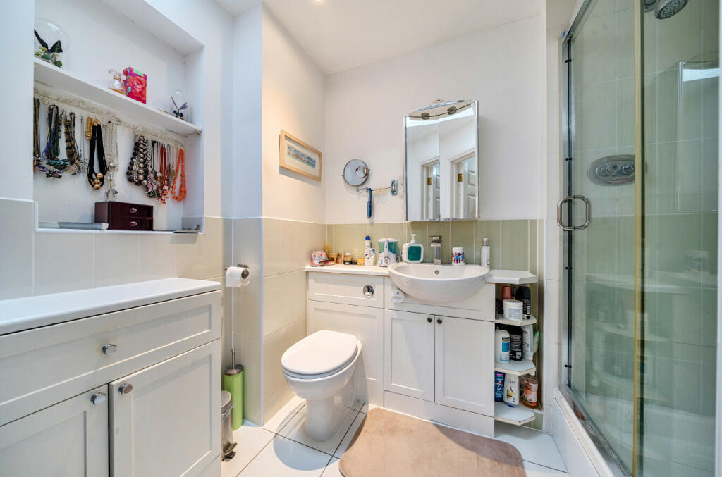 Ensuite 1 (12).Jpg
