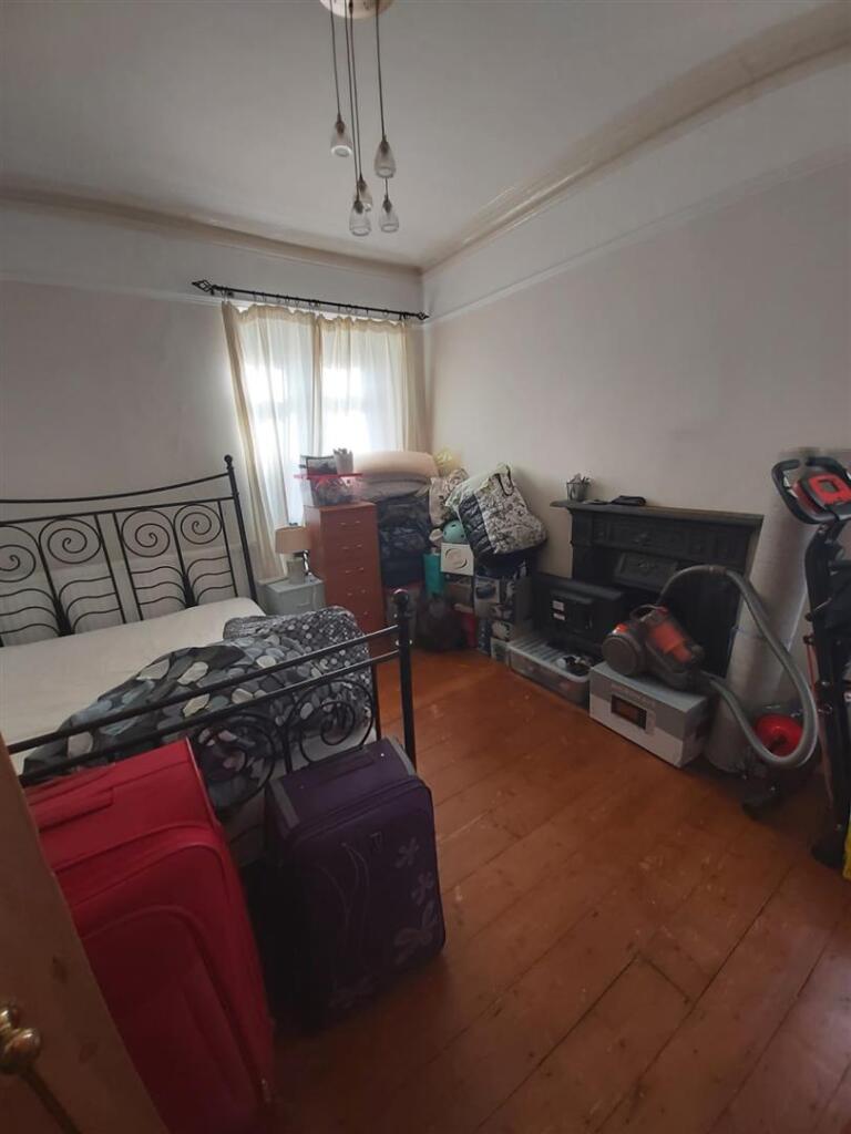 Downstairs bedroom.jpg