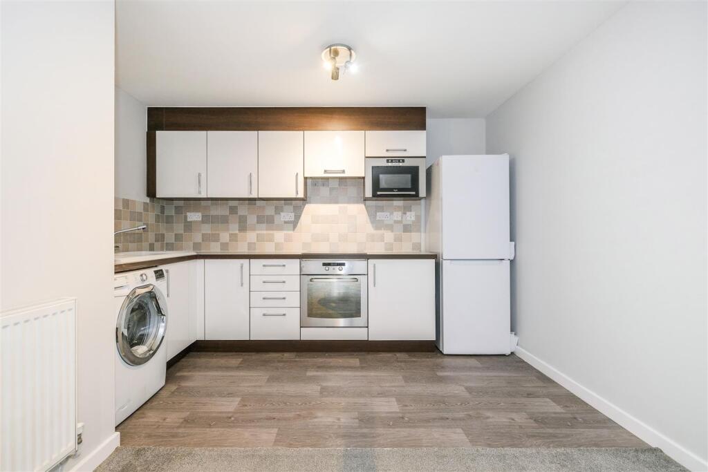 18 Cannock Court-7.jpg