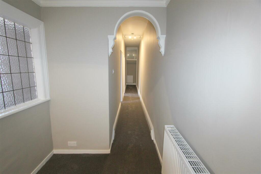 West Bank Avenue, 1, Flat 2, hallway.jpg