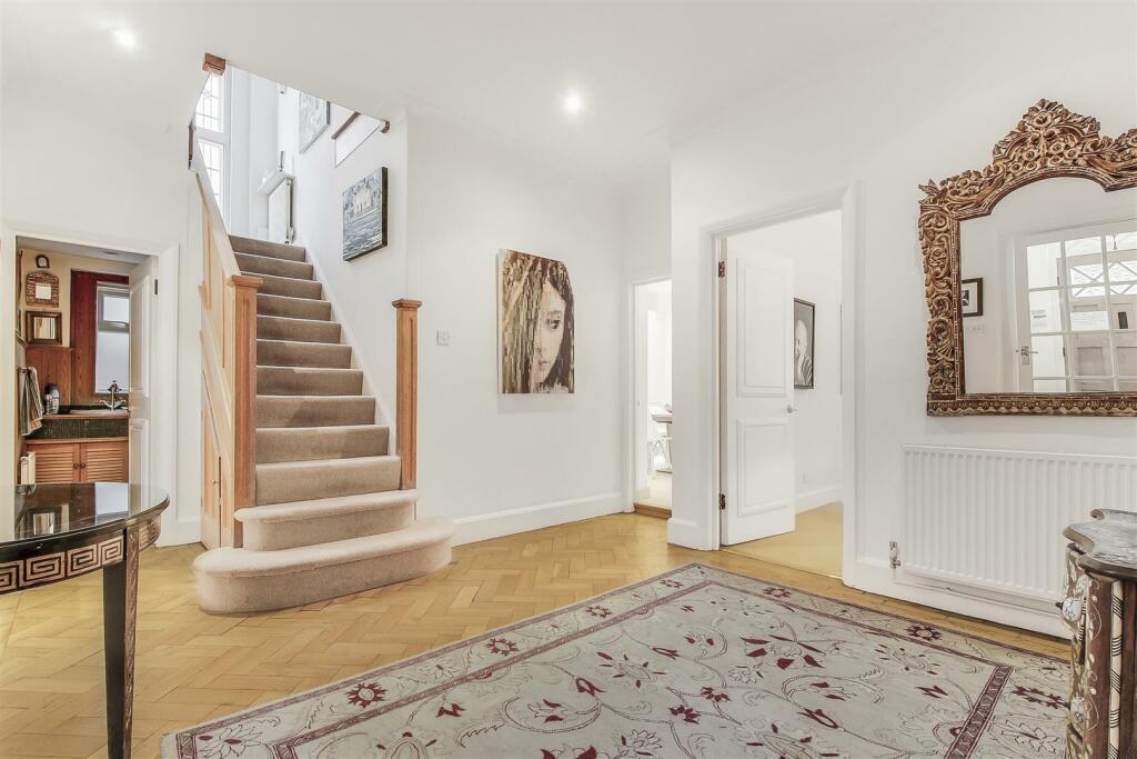 foyer.jpg