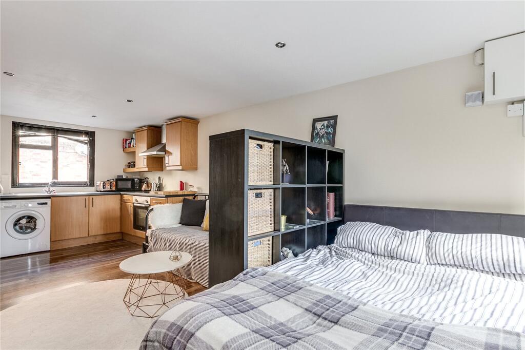 Living/Bedroom Area