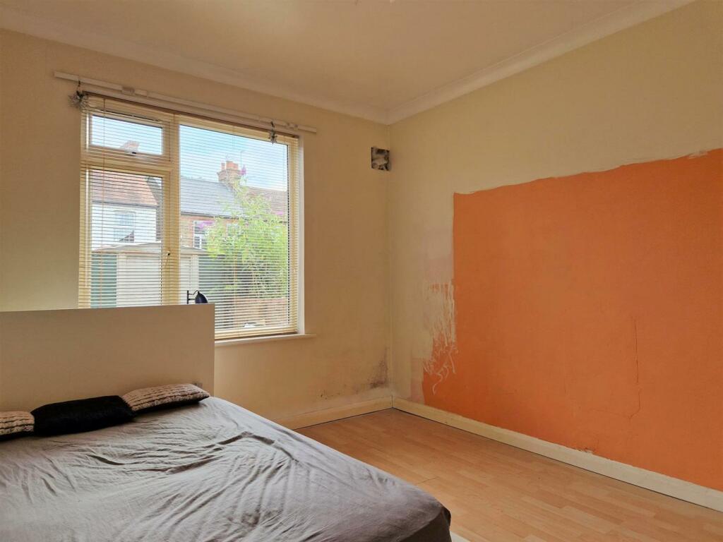 Bedroom 1.jpg
