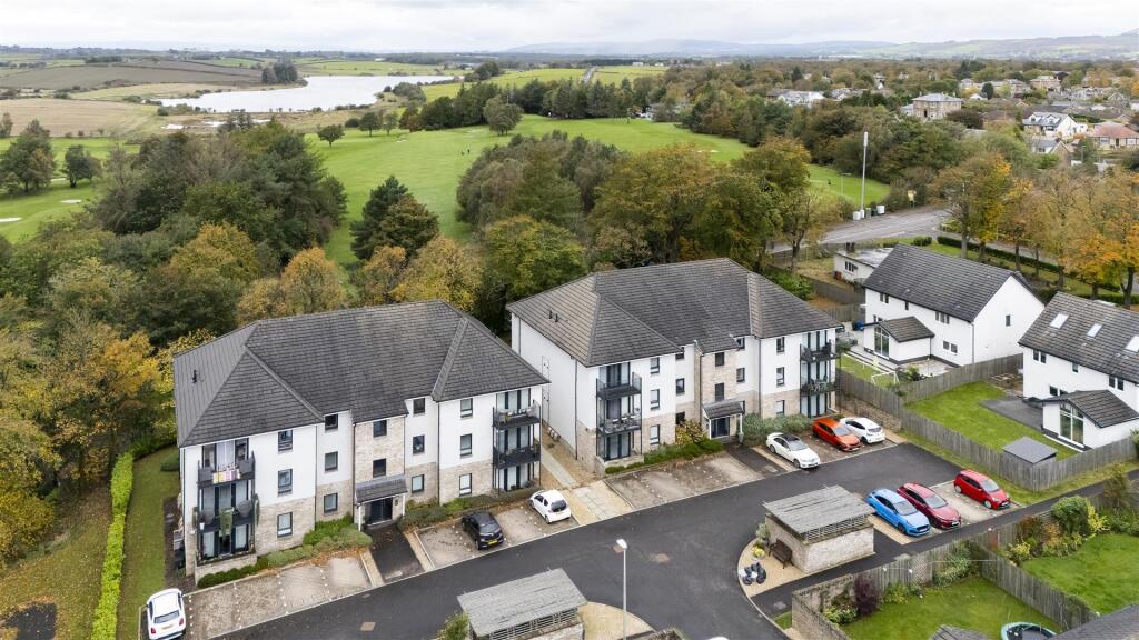 0-3_2_CYPRIAN_COURT_LENZIE_008.JPG