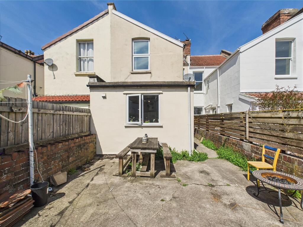 11 - Period 5 Bedroom HMO.jpg