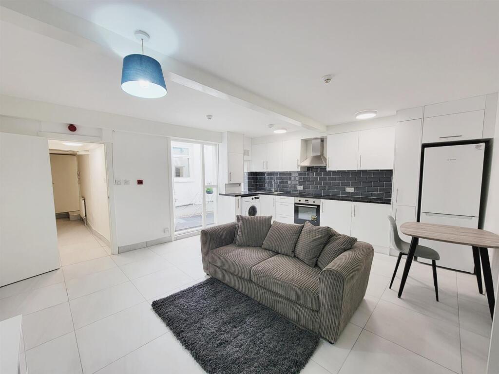 Living room with kitchen 2