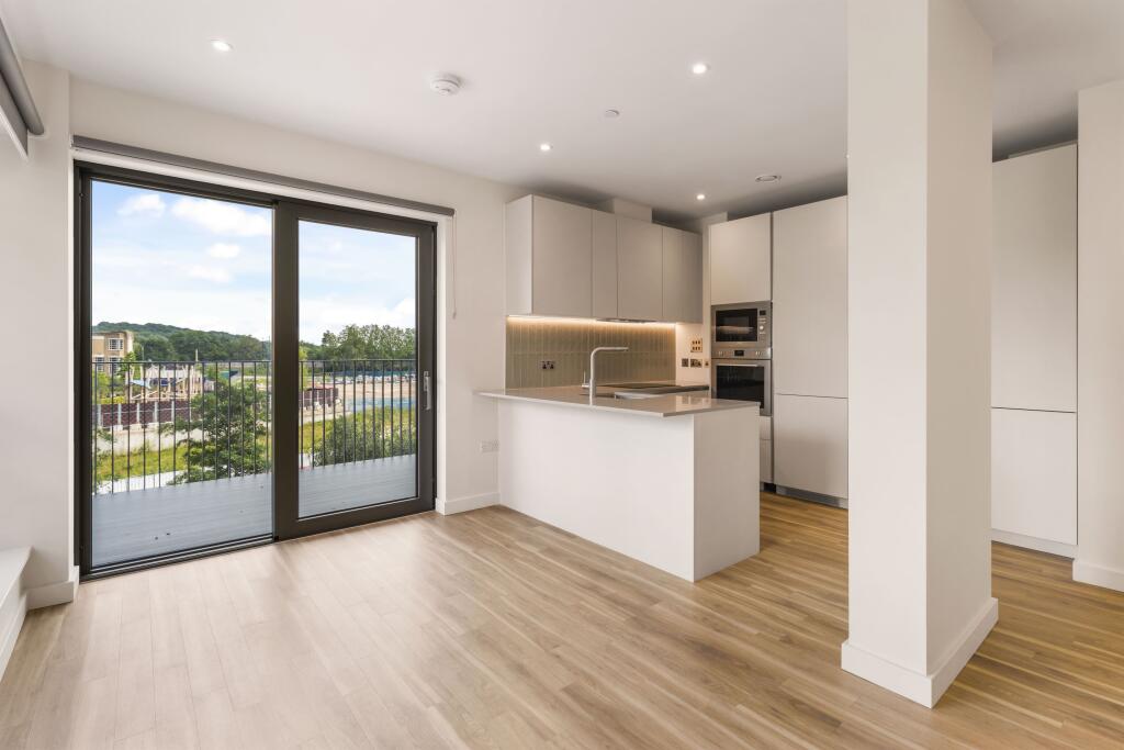 Step into this luminous kitchen space that invites culinary creativity and relaxation.
