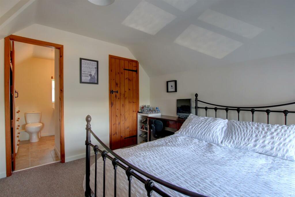 Linnett Cottage (43).jpg