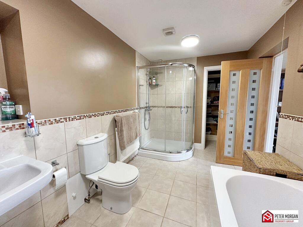 Ensuite Bath And Shower Room