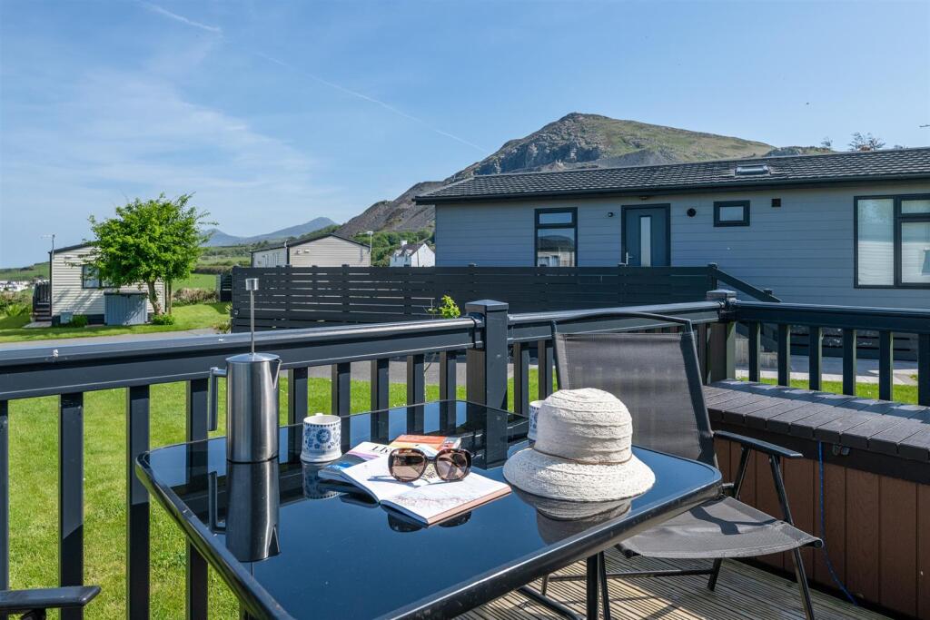 Y04-ABERAFON-PARK-EXTERNAL-8.jpg