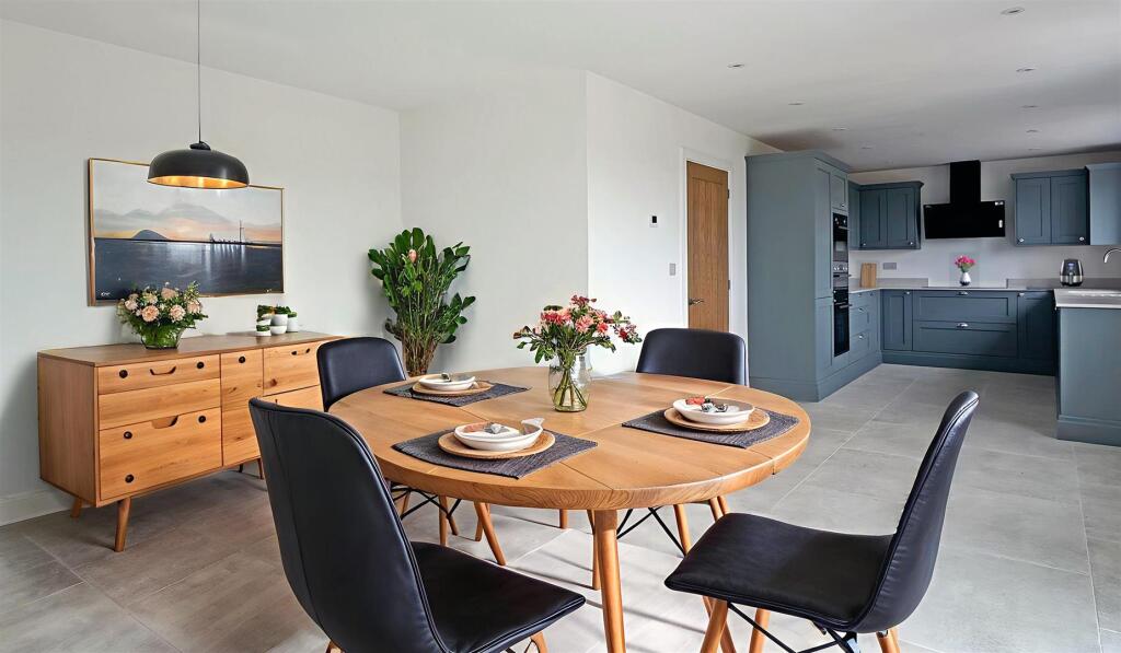 Frithelstock VS Kitchen Diner.jpg