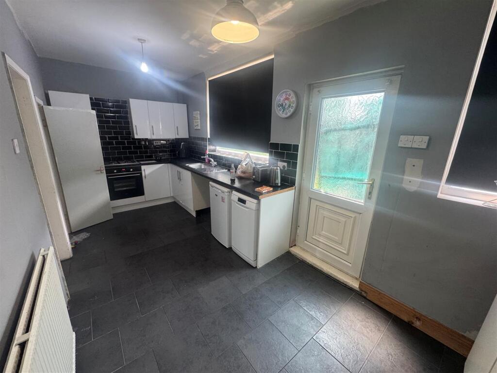 KITCHEN1.jpg