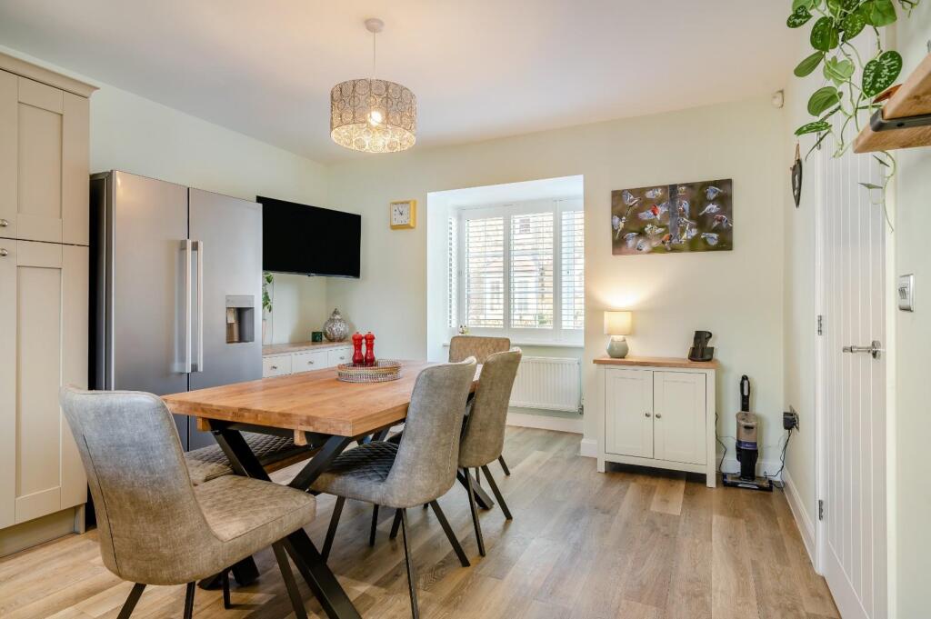 6 - dining area.jpg