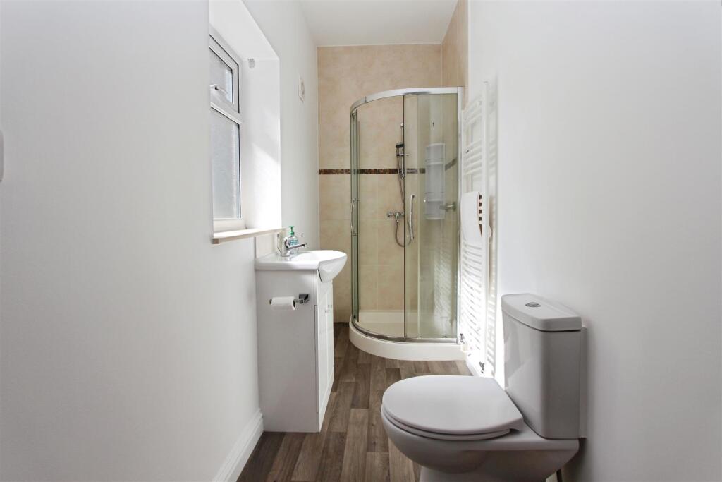 Bedroom / Sower Room