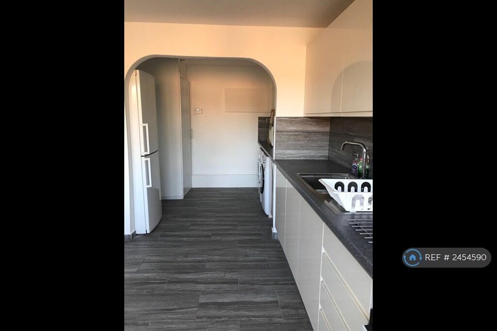 Newly Fitted Kitchen Large 