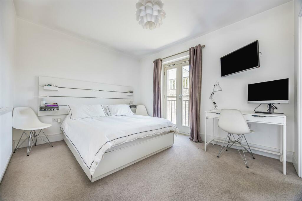 2 Charlotte Avenue, Chichester-Small-PorticoMarket