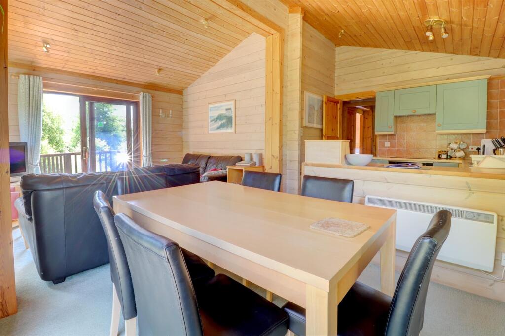 Living dining room.jpg