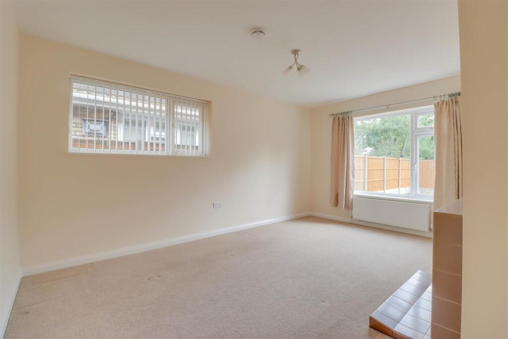 9 OAKHUEST DRIVE-11.jpg
