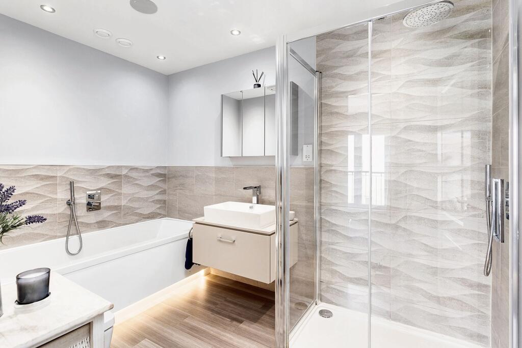 Master Bedroom En Suite