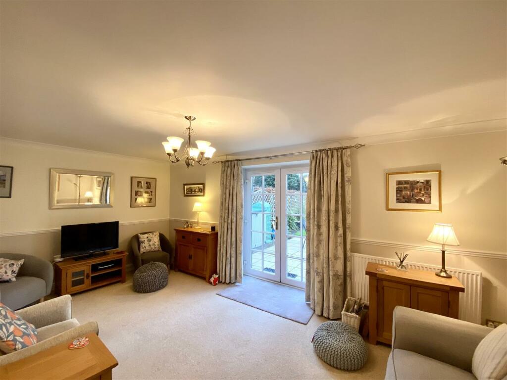 LIVING/DINING ROOM