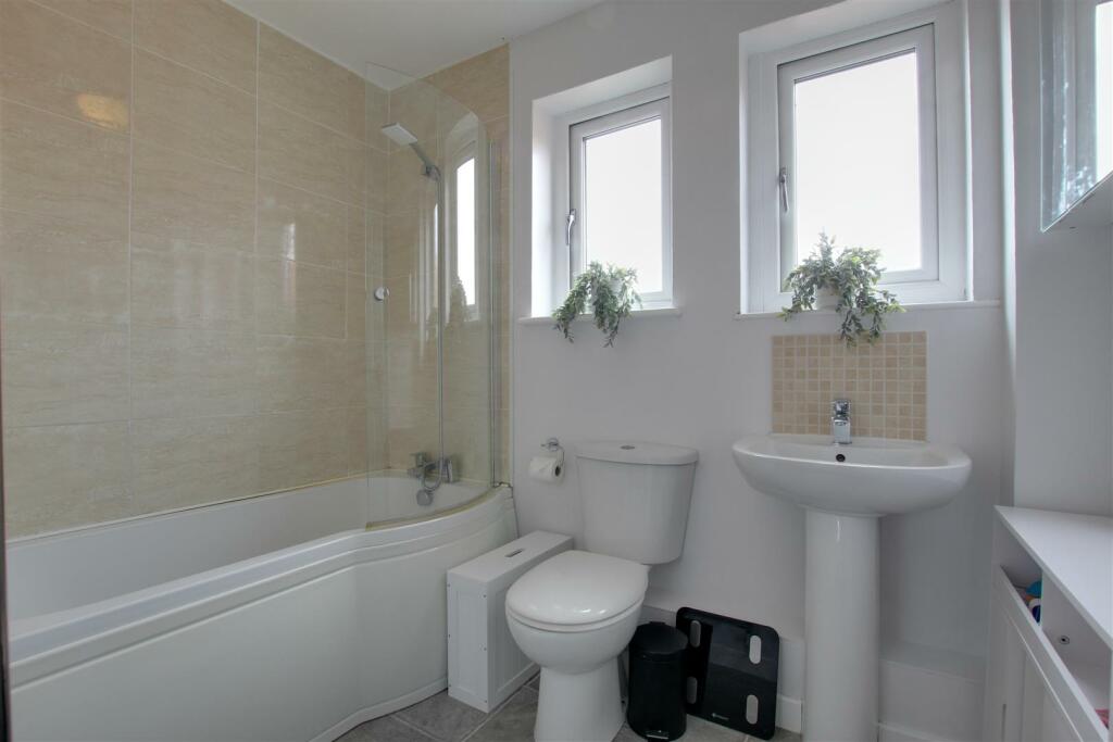 BATHROOM / WC