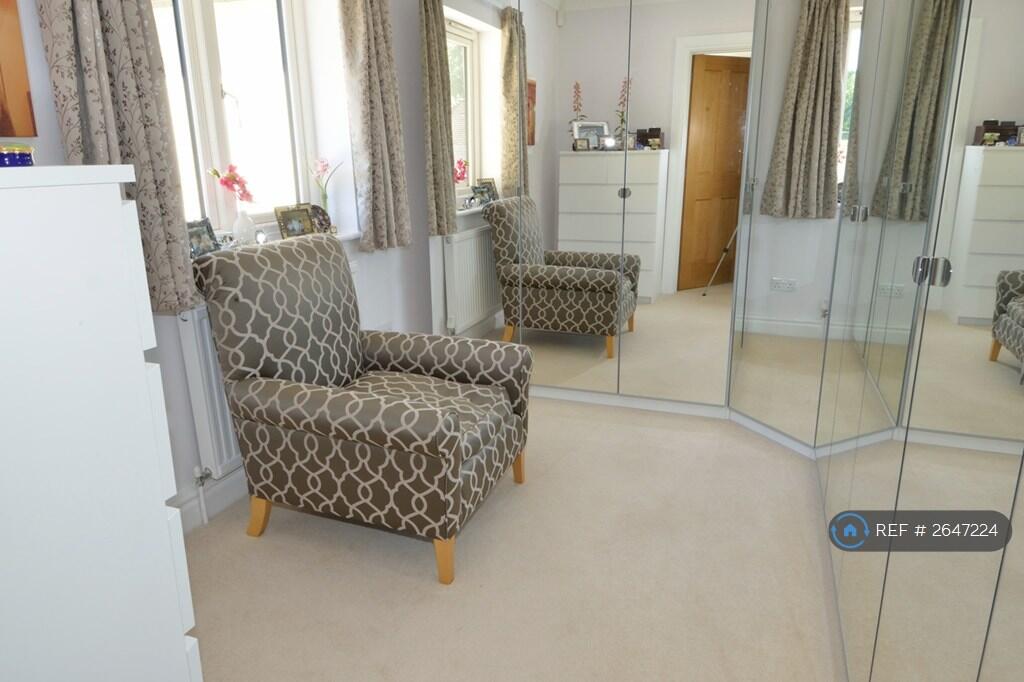 Dressing Room (Hers)