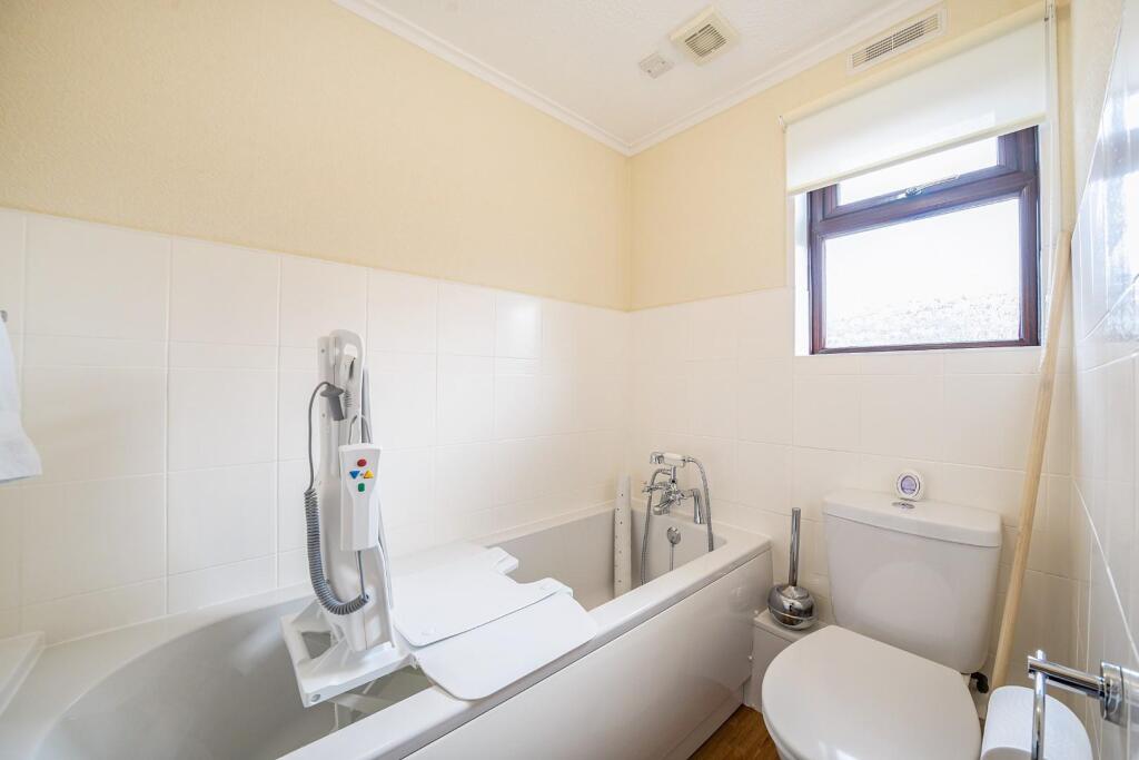 2nd view BATHROOM.jpg