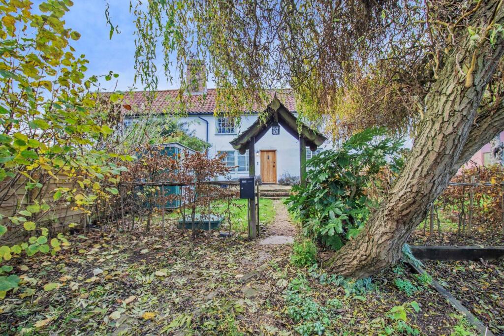 Tanwood, Drinkstone [Front Garden] 01 v2.jpg