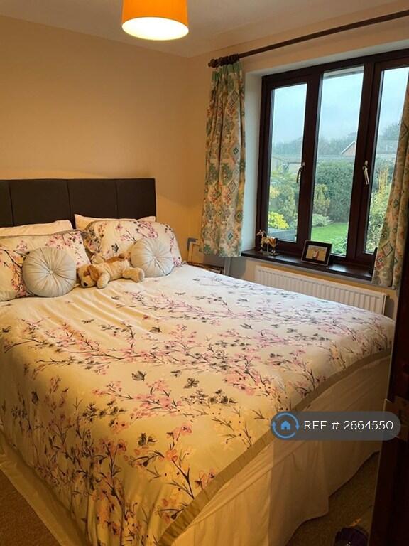 Bedroom 3 (Also a 4th Single Bedroom)