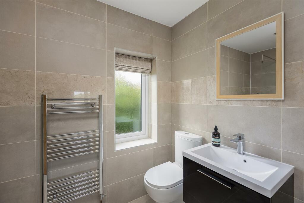 Hill View Bedroom 2-3.jpg