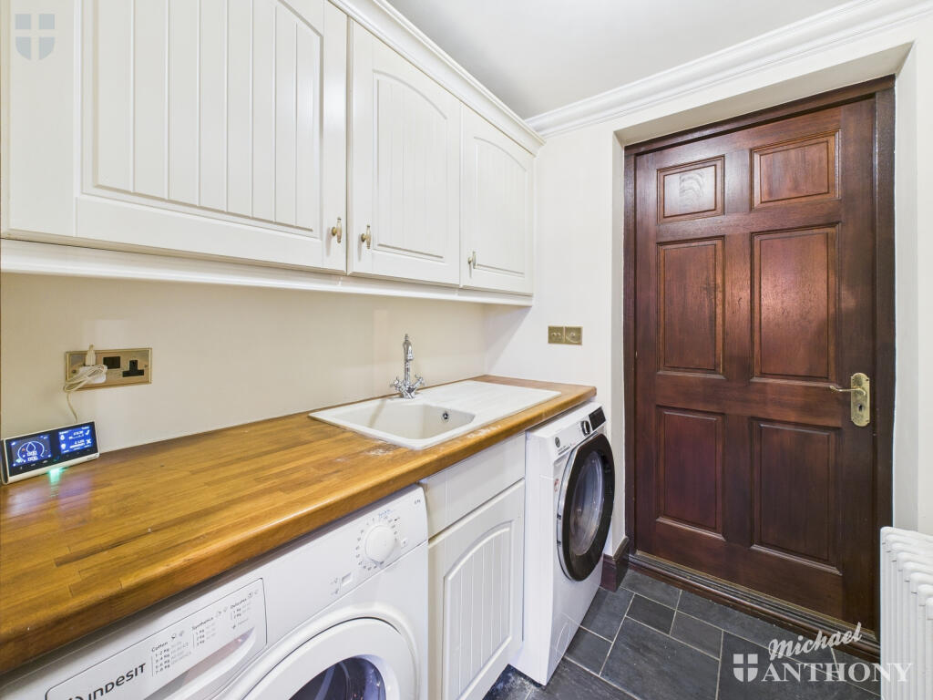 CAM03852G0-PR0218-STILL019