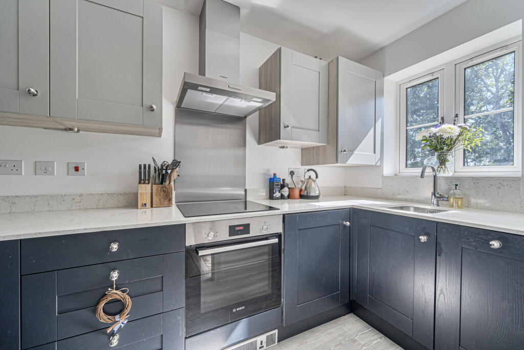 1348860-15-68bed7...