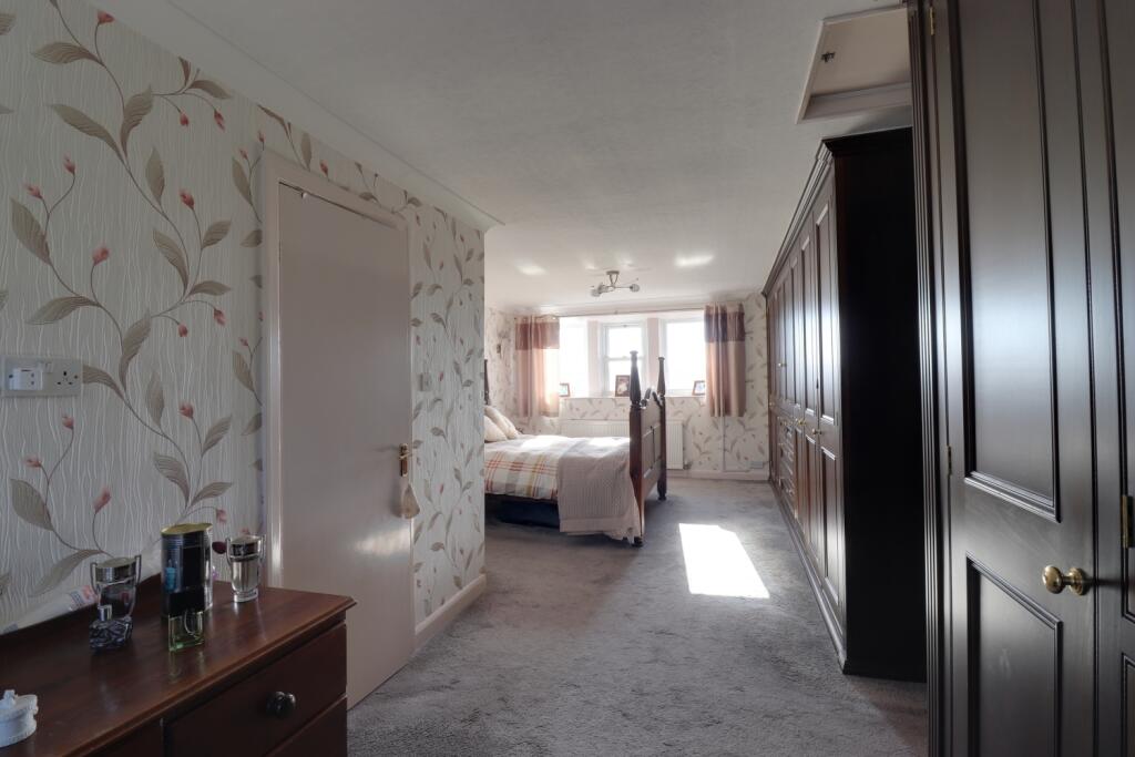 MASTER ENSUITE1