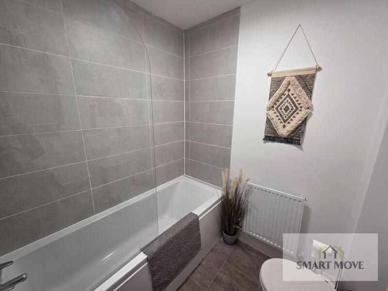 Bathroom (2nd Floor)