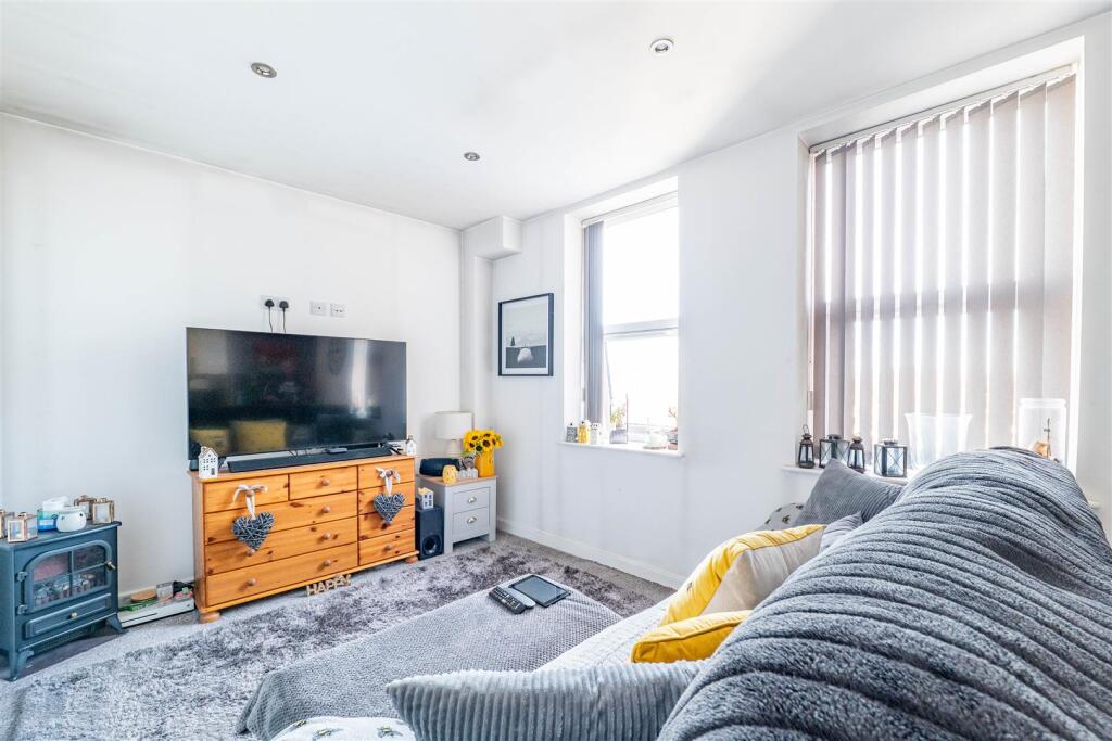 Lounge/Dining/Kitchen