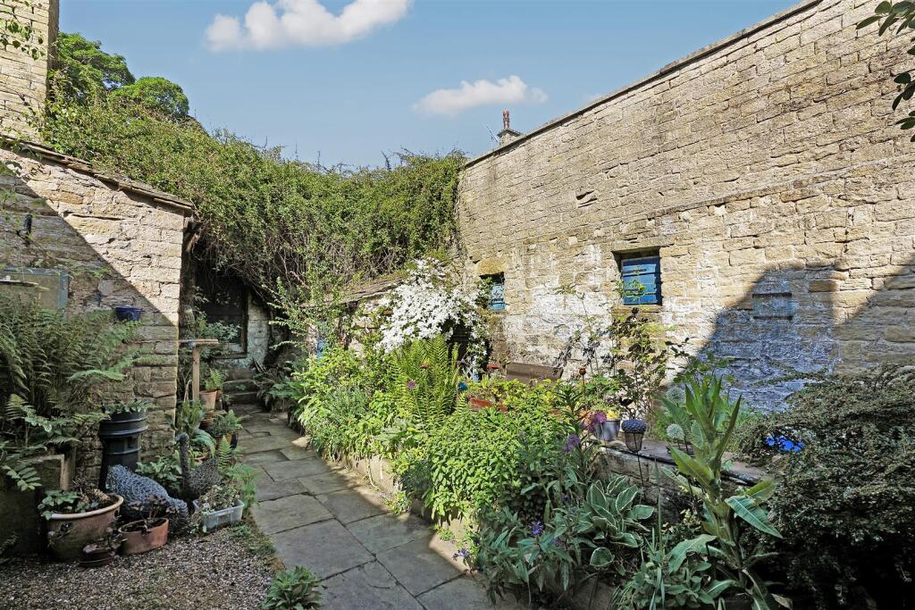 Brockwell House P.17.Photoneg.co.uk.jpg