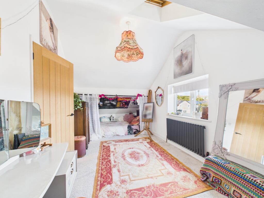 CAM02093G0-PR0053-STILL039