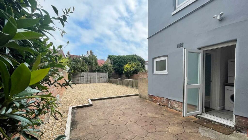 8-bed-student-house-britannia-road-north-1-portsmo