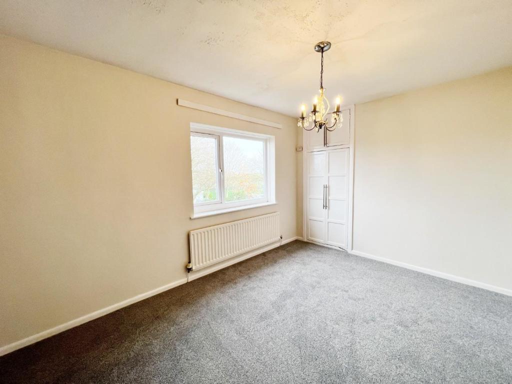 Bedroom 1 pic 2.jpg